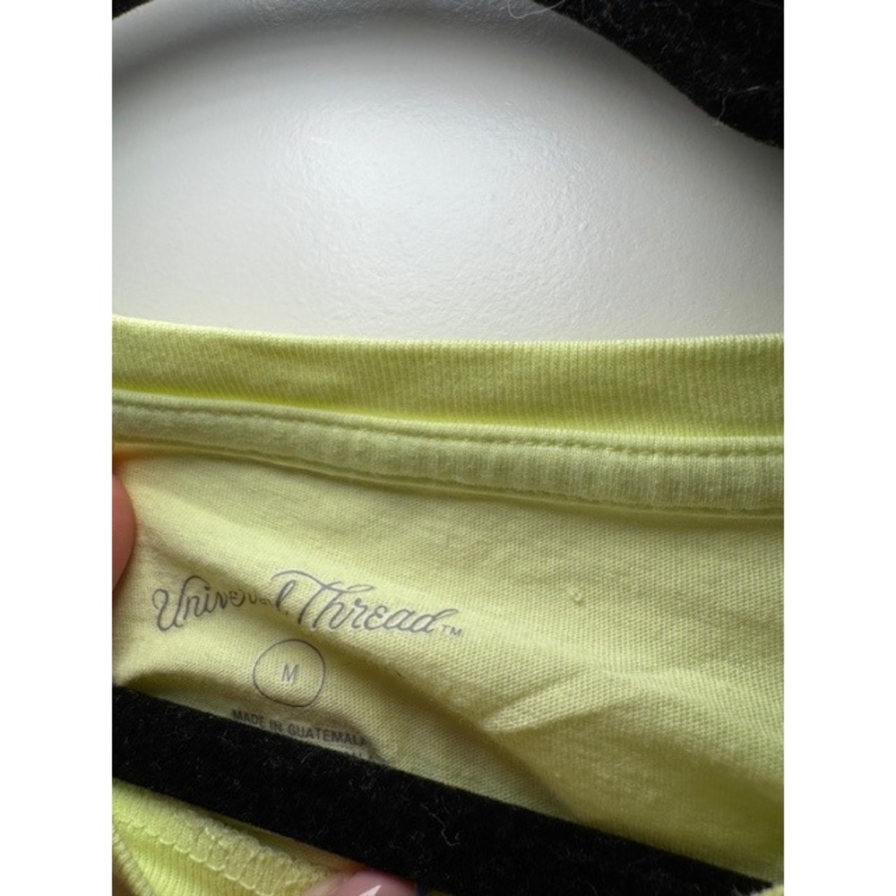 Universal Thread Womens Neon Yellow Short Sleeve Boxy Crop T-Shirt Size M - Picture 3 of 5